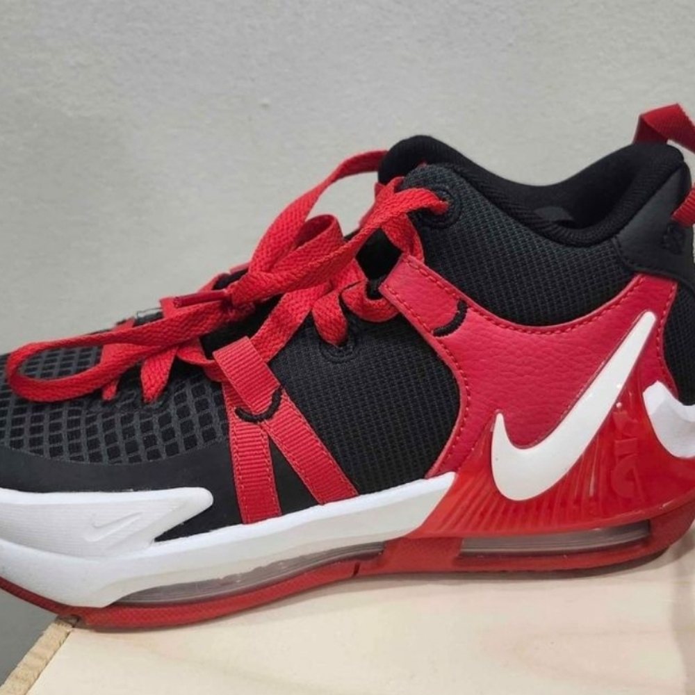 Nike Lebron  boys shoes